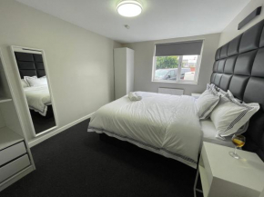 Mays Apartments - 102 Mill Street, Free Parking, 2 minute walk to Baltic Market and City Centre - Apartments sleep 1-10 guests